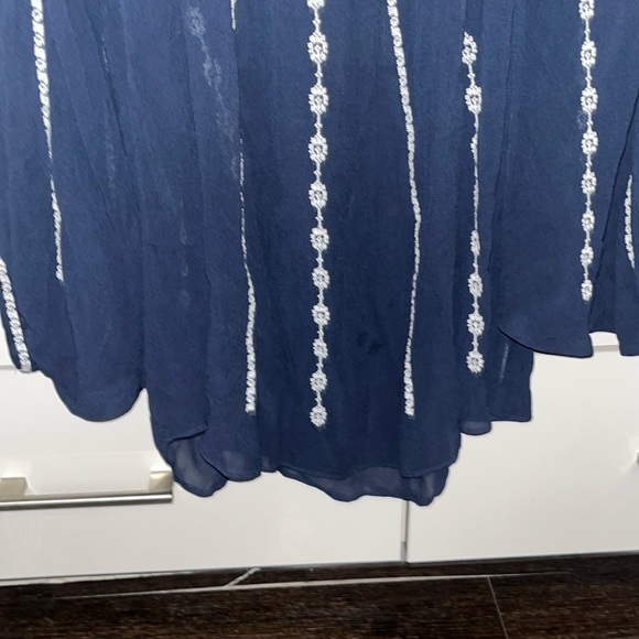 Elegant Navy & White Embroidered Womans Sz S  Blousr by Lucky Brand - Picture 3 of 5